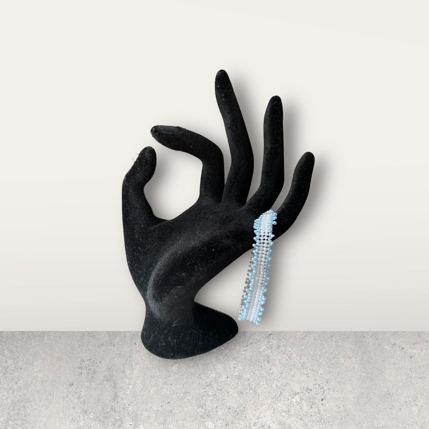 Beadiful bracelet white and blue